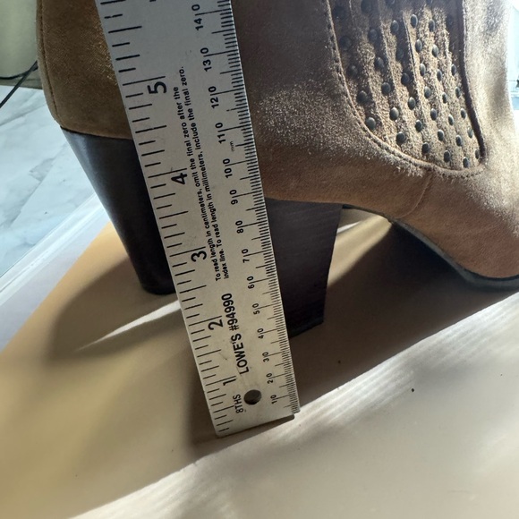 Tan suede ankle, boot and like new condition - Picture 5 of 7